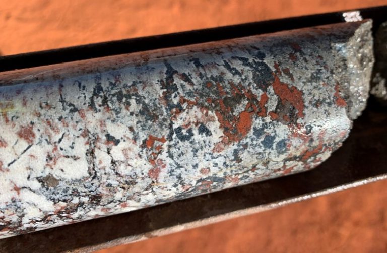 Innovative global mapping delivers important advances for carbonatite hunters