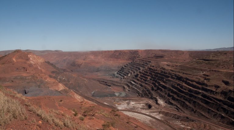 Pilbara iron deposits tied to craton-scale hydrothermal fluid events in the Mesoproterozic