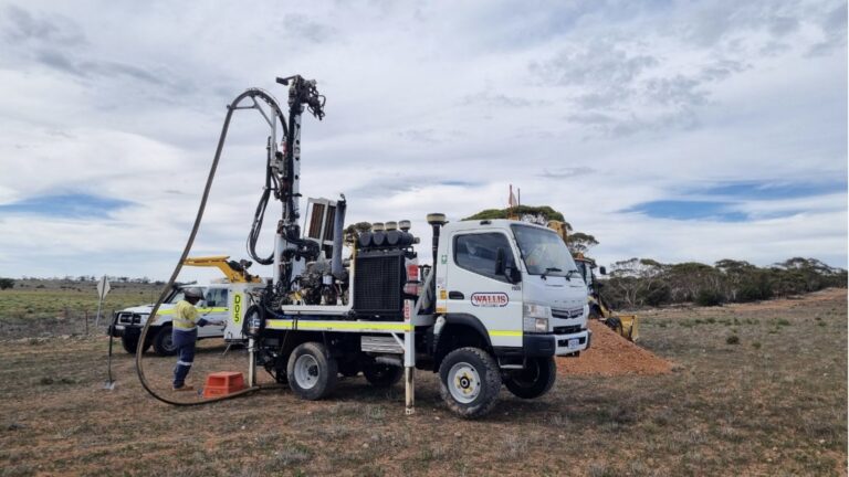 Surprise discovery of REE+Nb carbonatite near Adelaide could be first in Jurassic province